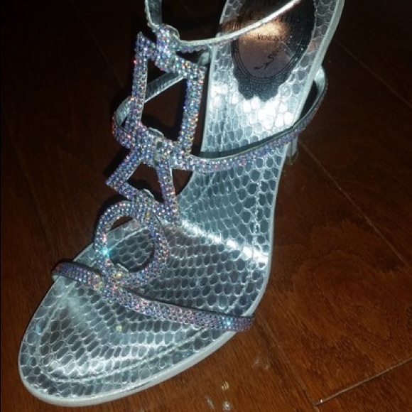 Rene caovilla silver Swarovski crystal embellished leather sanadal size 7 - Picture 5 of 6